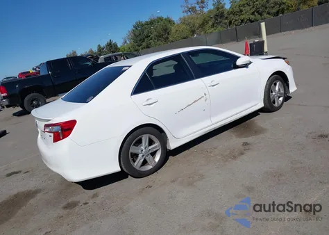 2014 Toyota Camry Se z USA, uszkodzony, nr VIN 4T1BF1FK2EU402927